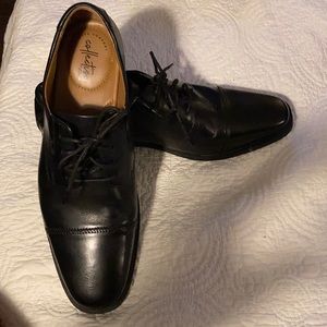 Clarks Black Leather Cap Toe Dress Shoes